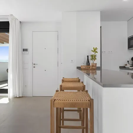 Penthouse Diamond - Private Pool, Terrace, Sea View, Gym & Bbq *