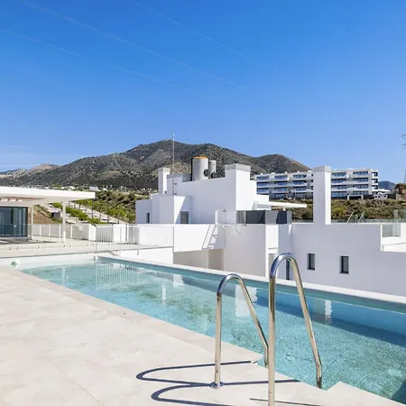 Penthouse Diamond - Private Pool, Terrace, Sea View, Gym & Bbq