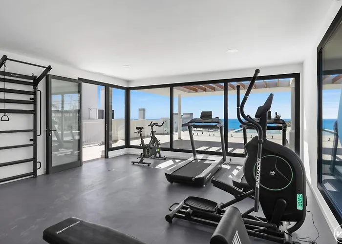 Apartment Penthouse Diamond - Private Pool, Terrace, Sea View, Gym & Bbq Fuengirola