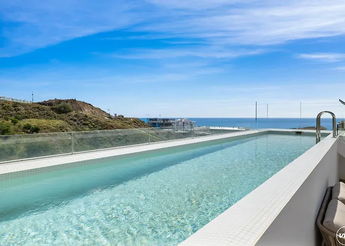 Penthouse Diamond - Private Pool, Terrace, Sea View, Gym & Bbq Apartment