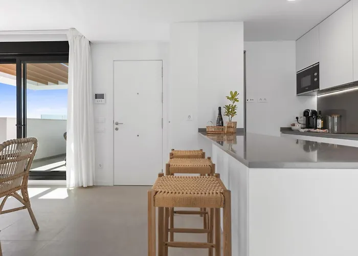 Penthouse Diamond - Private Pool, Terrace, Sea View, Gym & Bbq *